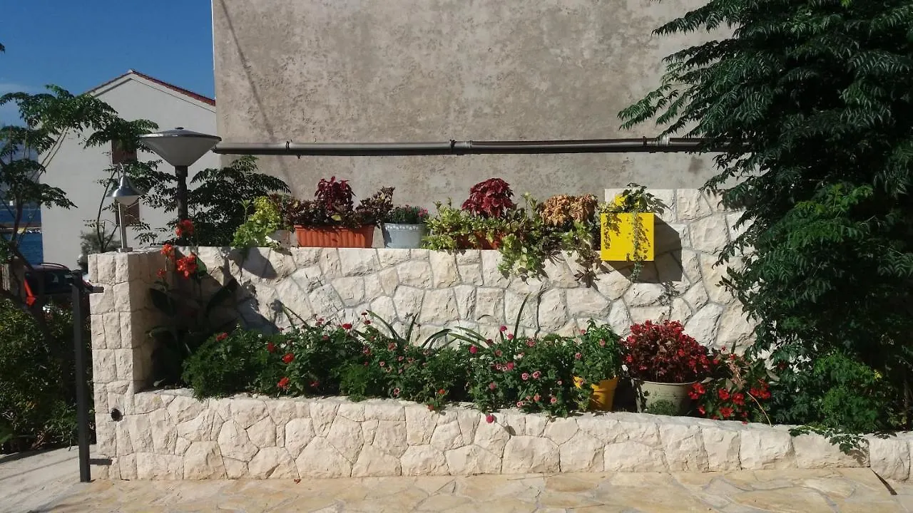 Apartments By The Sea Vinjerac, Zadar - 13811 Posedarje